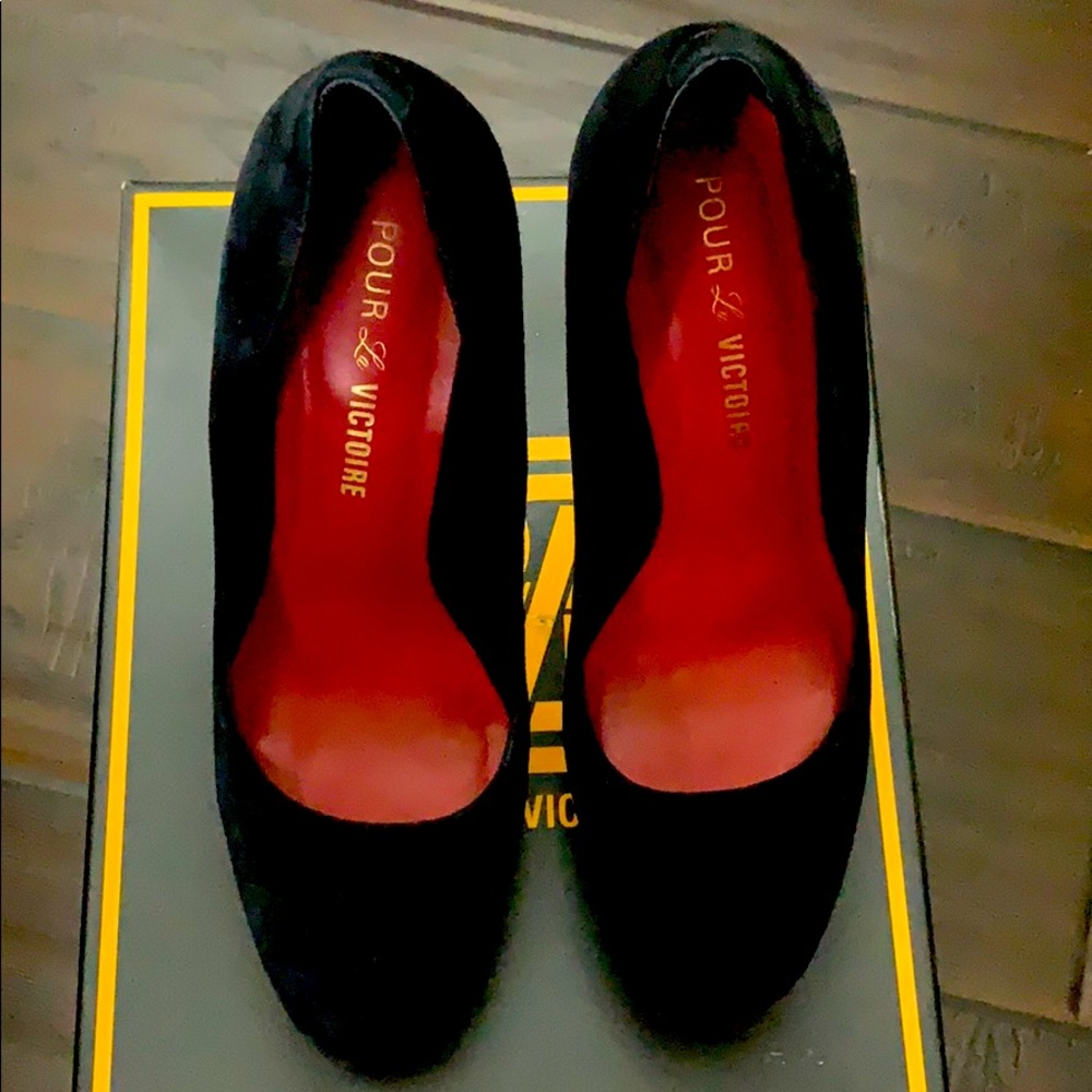 Beautiful black suede pumps with red heel size 7.5